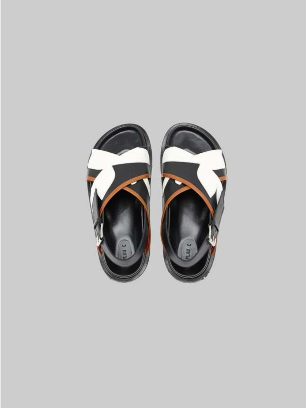 Plan C Fussbet Cross-Strap Flat Sandals